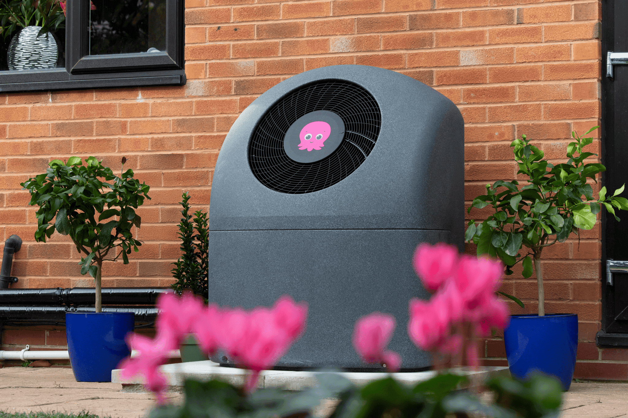 Cosy heat pump outside